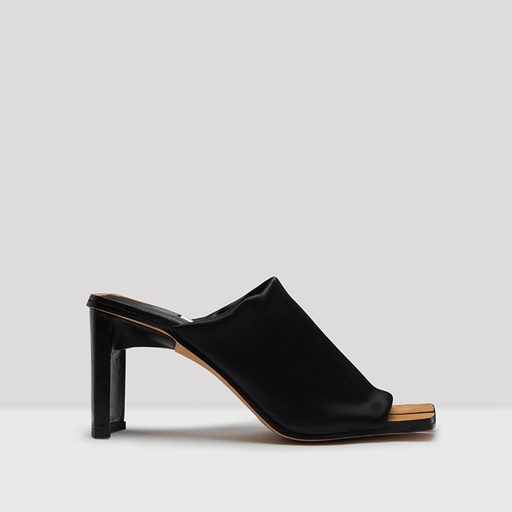 black stretch sandals