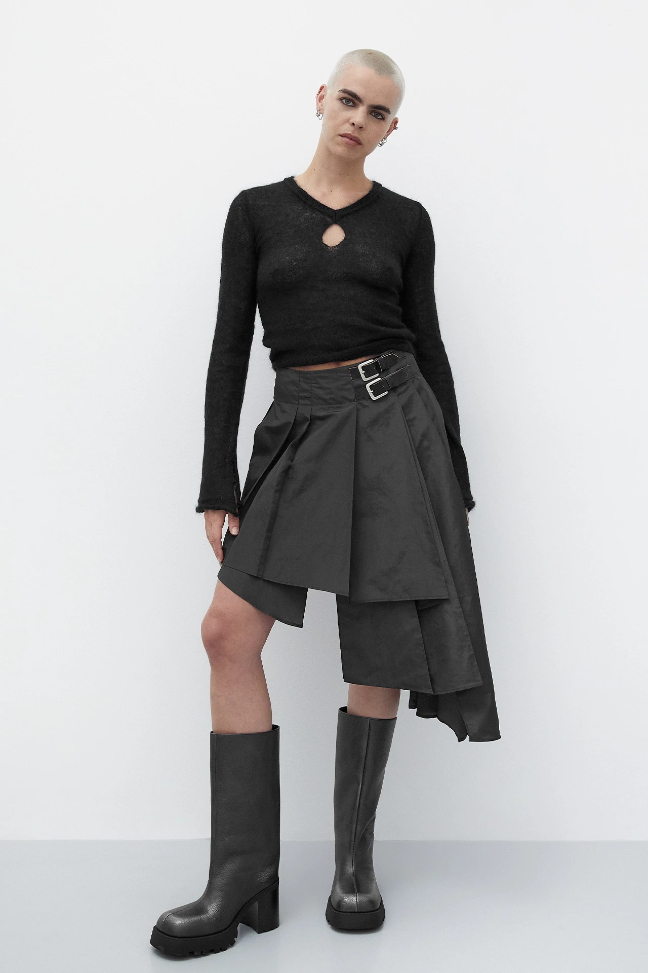 EC-e8-Steffi-Brushed-Silver-Boots-Gia-Dark-Grey-Pleated-Skirt-annael-black-top-02