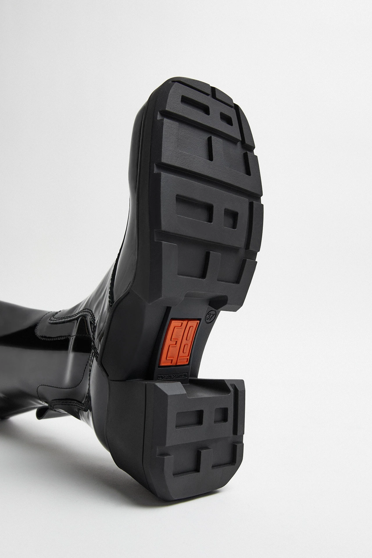 E8-viken-black-patent-boots-06