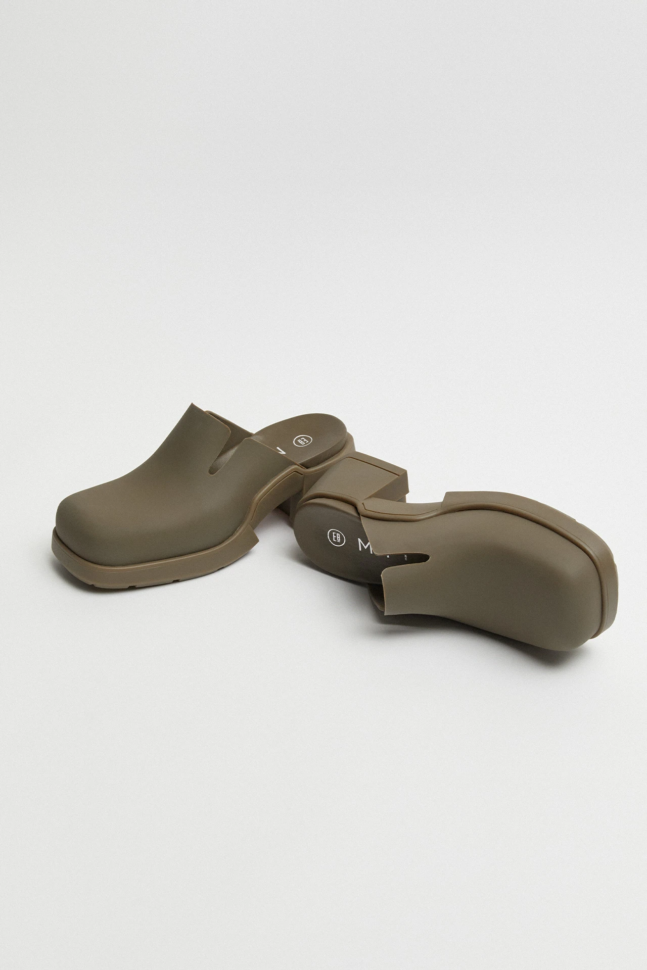 E8-blissa-khaki-mules-02