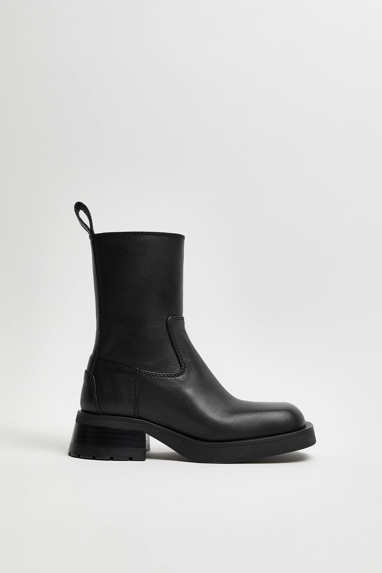 E8-Yolanda-Black-Ankle-Boots-01