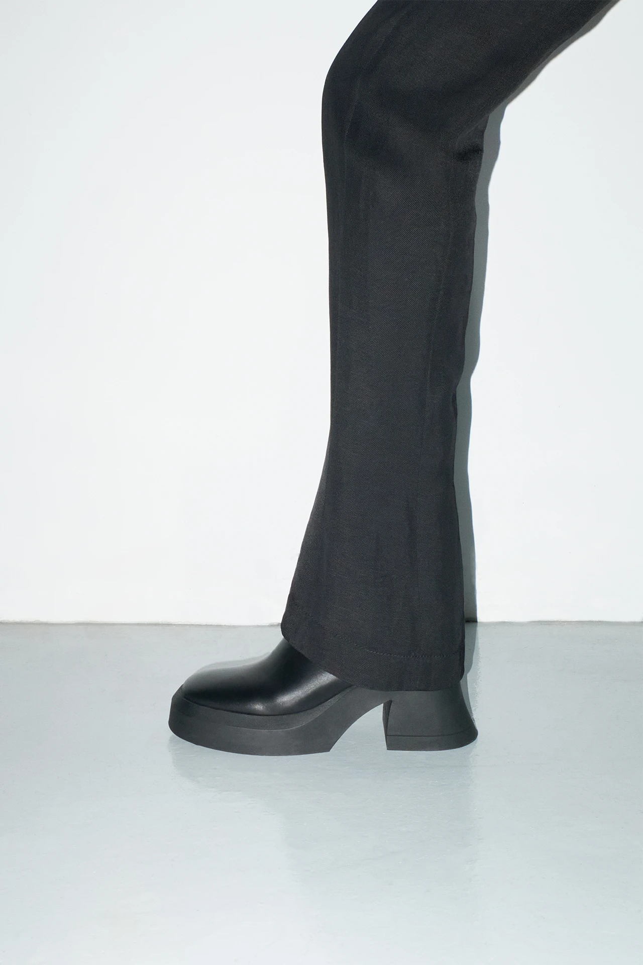 EC-E8-analu--black-ankle--boots-02
