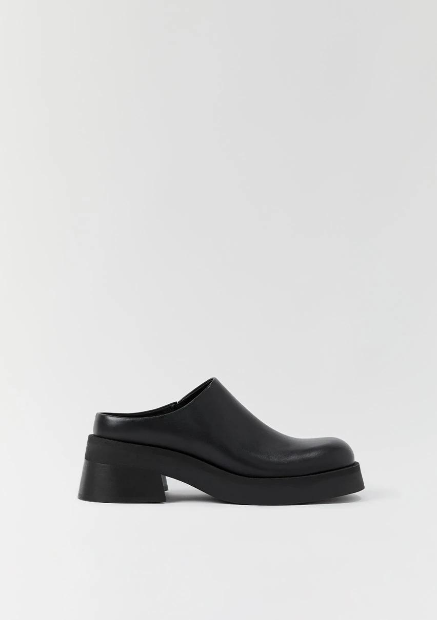 E8-odile-black-mules-CP-1