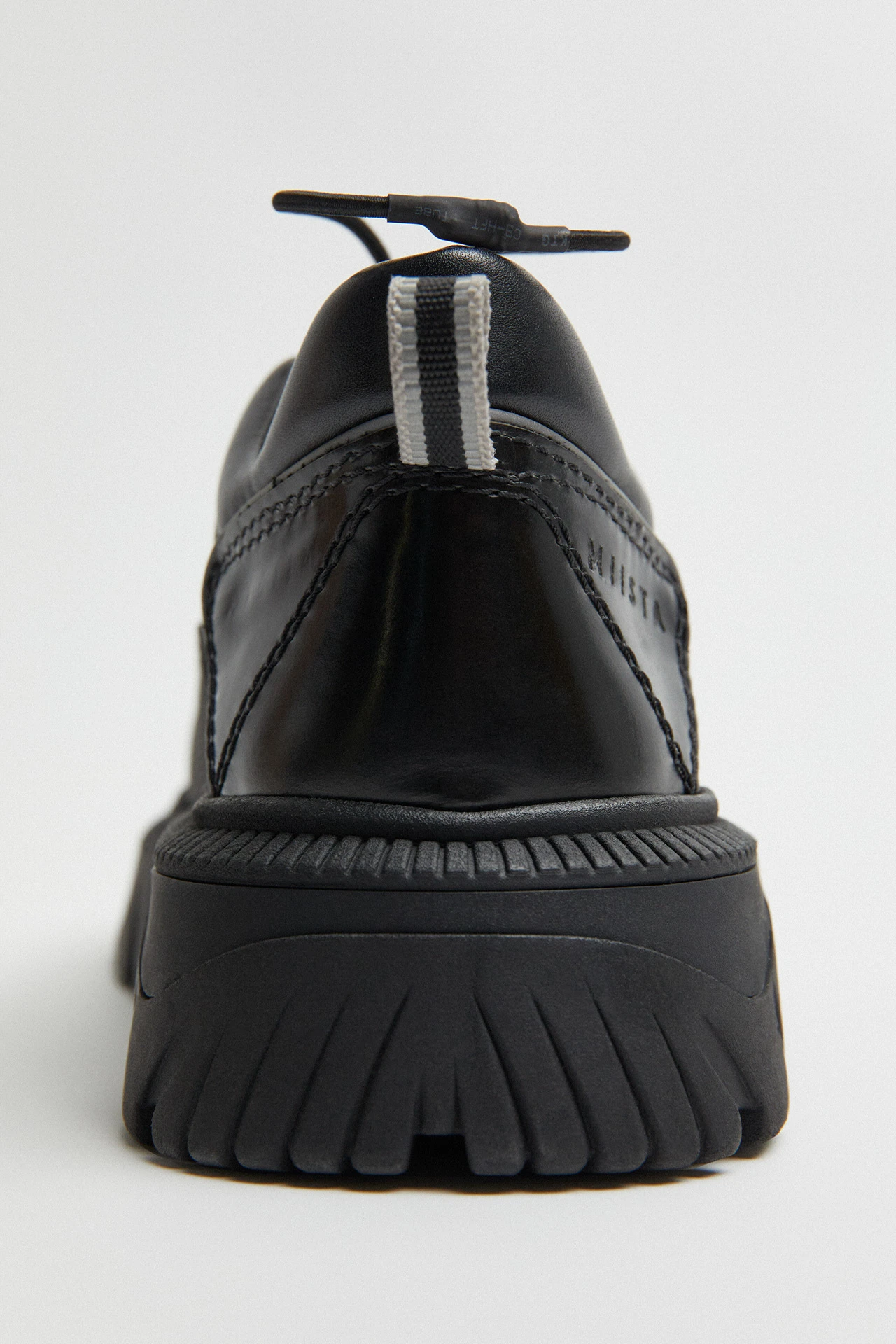 E8-valle-black-brogues-05