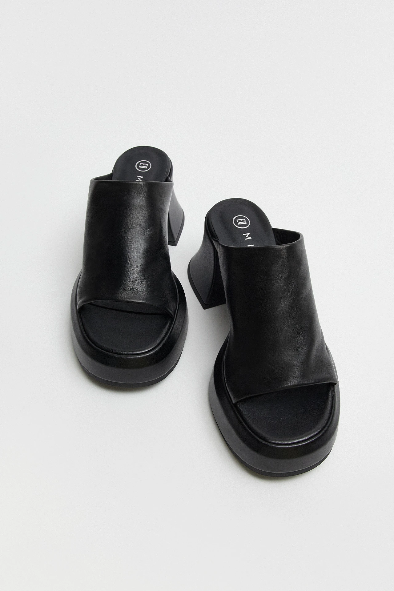 E8-Jimena-Black-Sandal-04