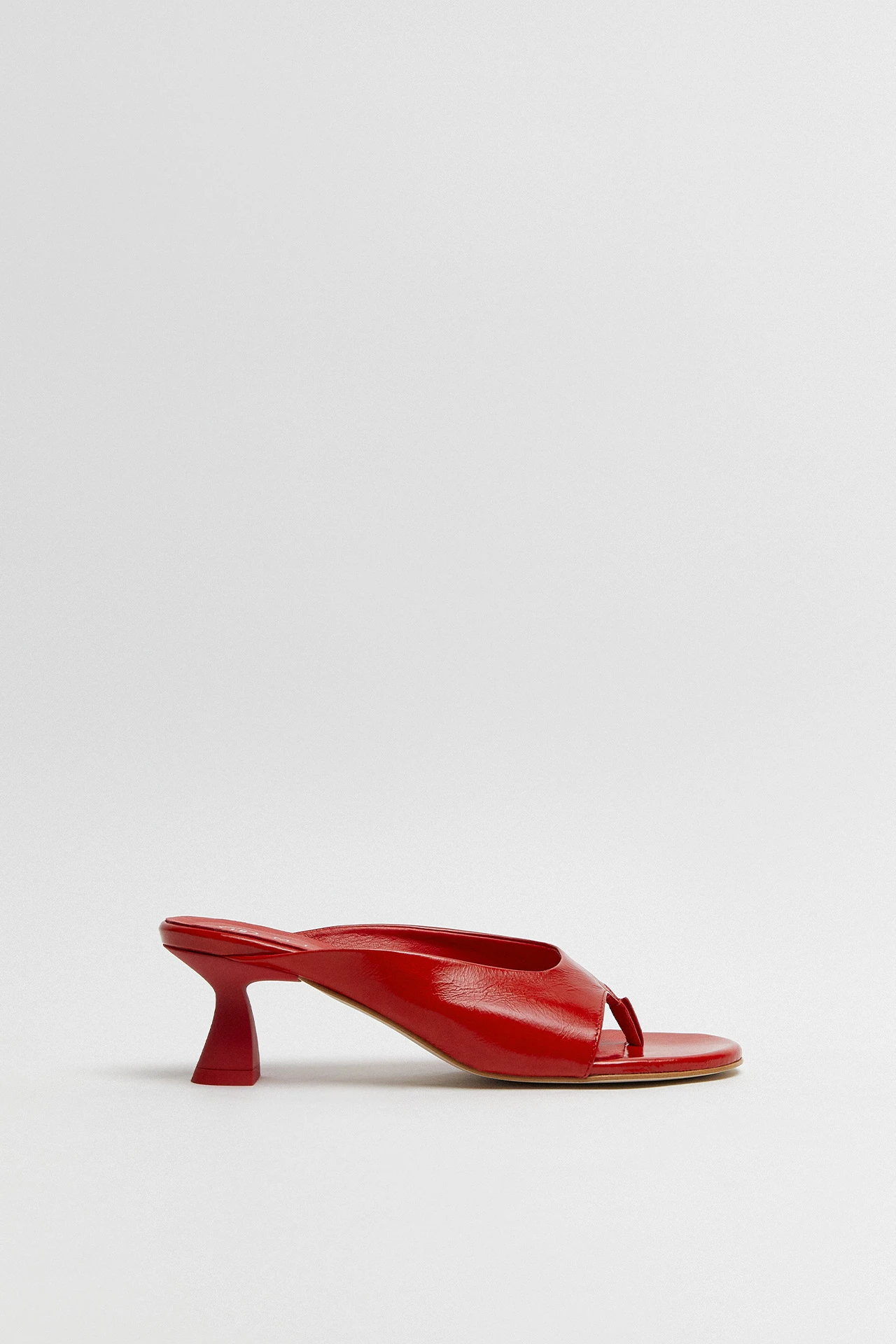 E8-Palmira-Red-Sandal-01