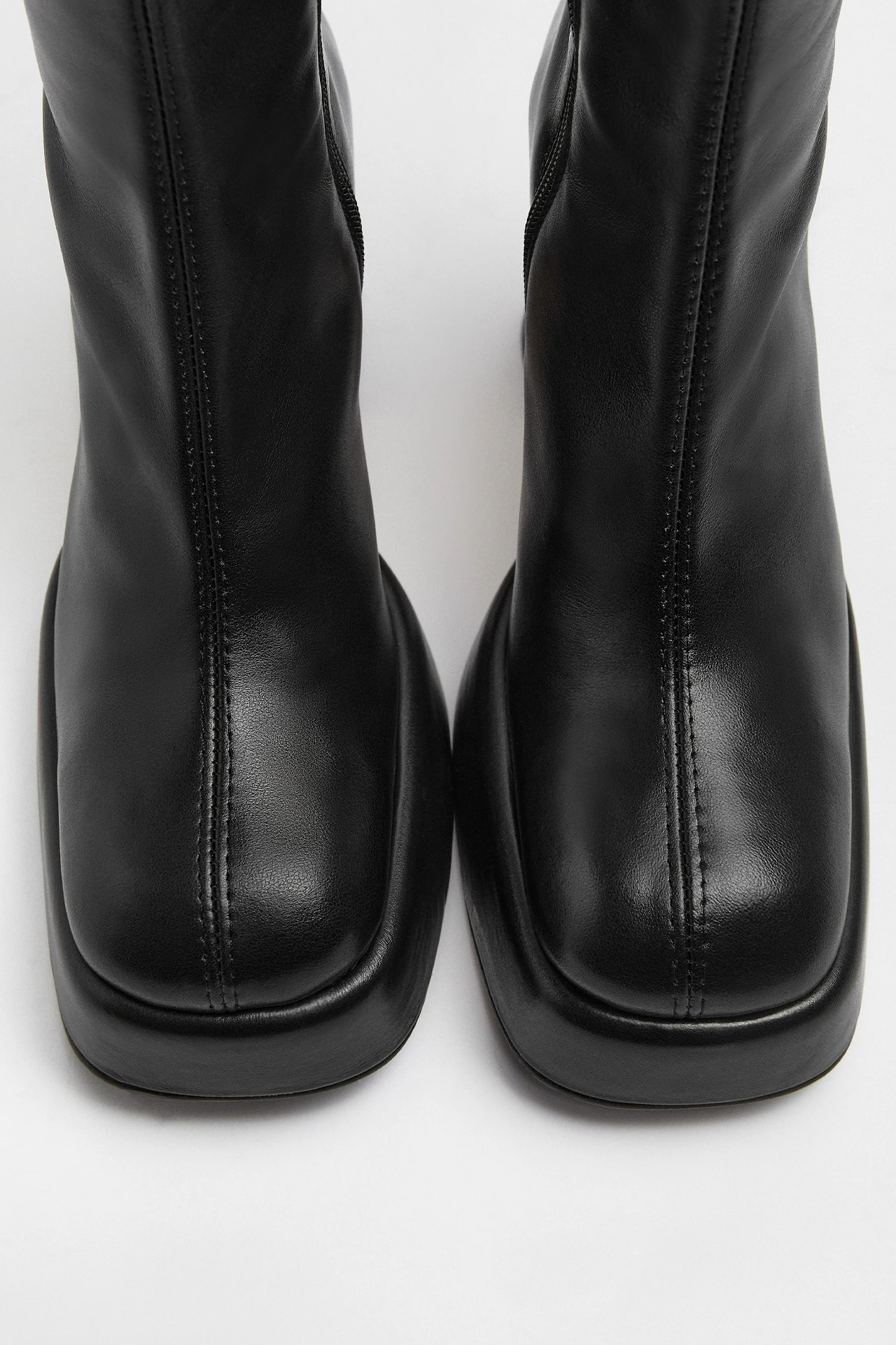 MIISTA-Apple-pure-Black-Boots-03