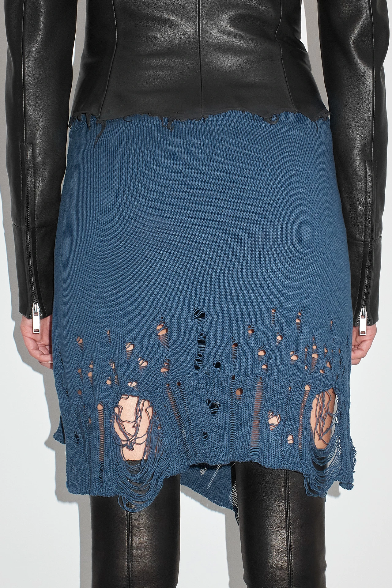 EC-miista-numa-distressed-navy-knit-skirt-08