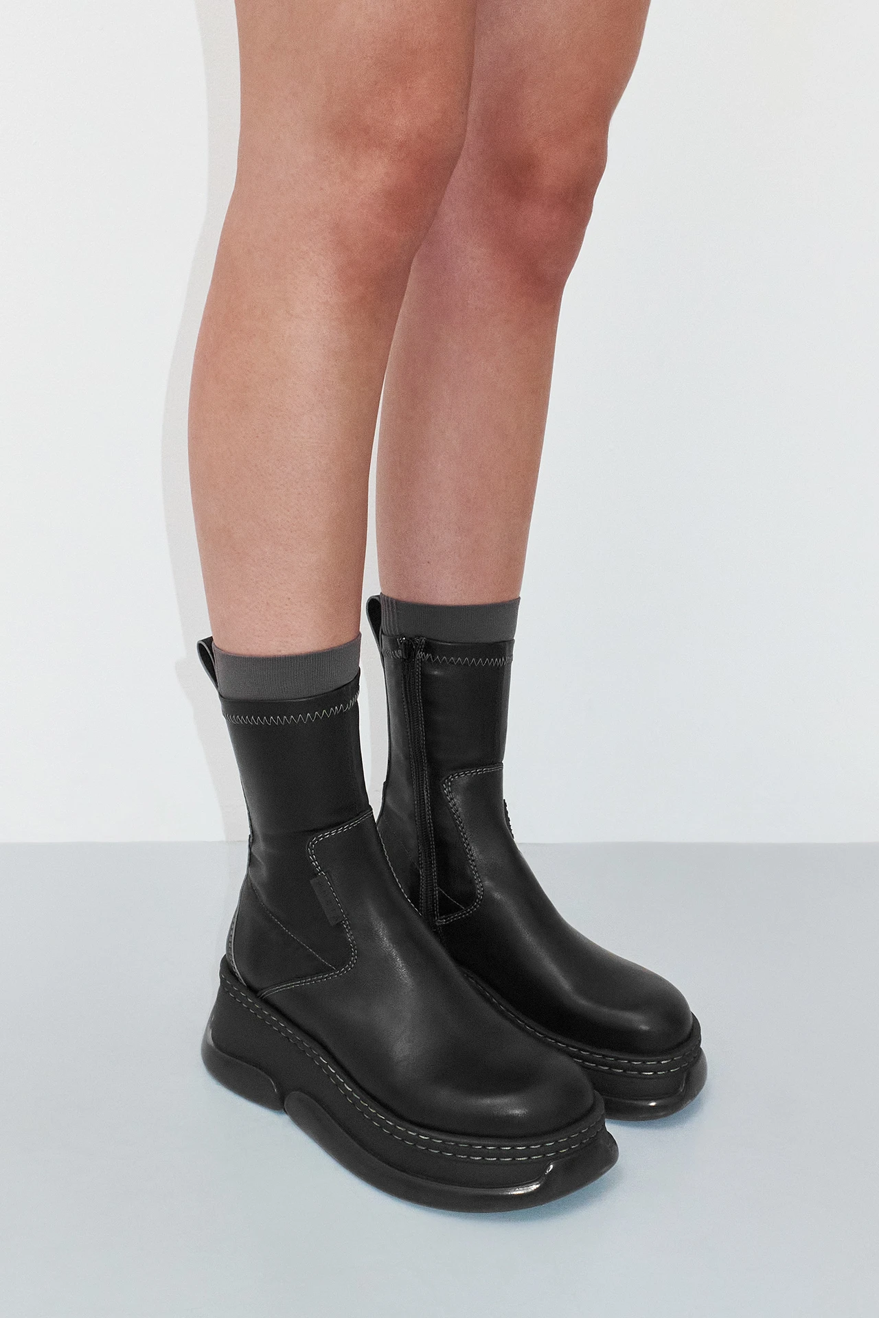 EC-E8-Kattrin-Black-Grey-Ankle-Boots-01