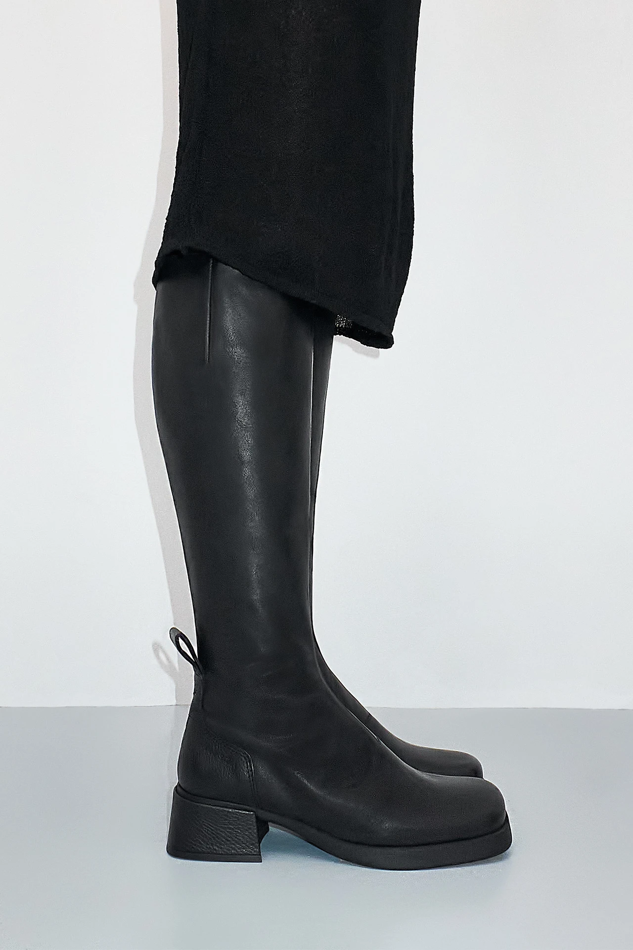 EC-E8-Brunilhda-Black-Tall-Boots-04