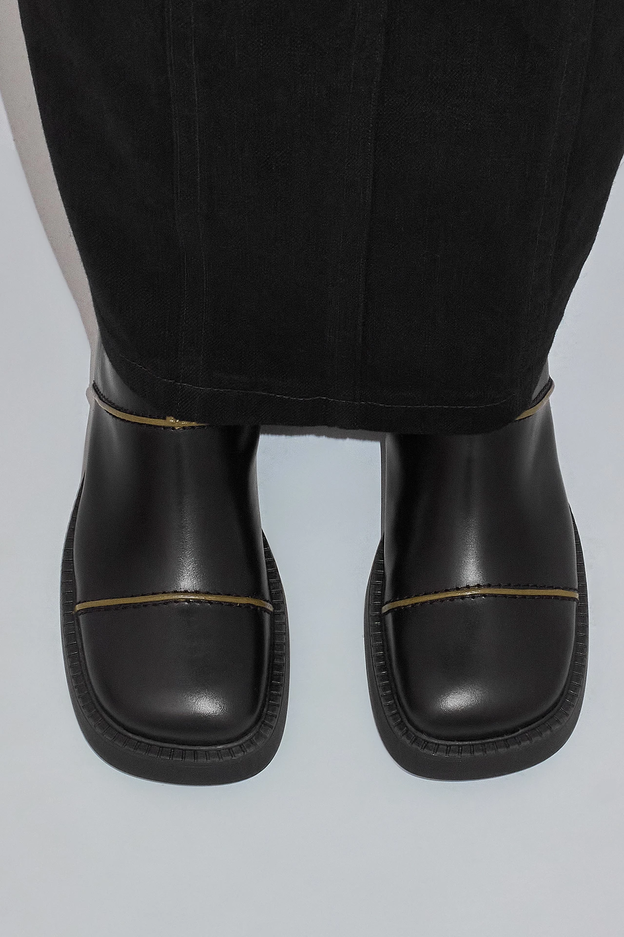 ec2-e8-Dahlia-Black-Boots-03