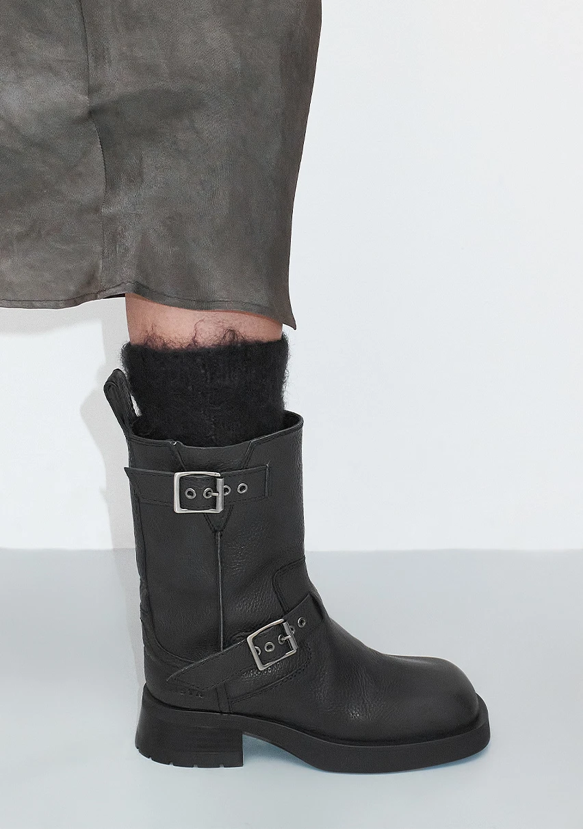 ec-e8-renate-black-boots-cp-1