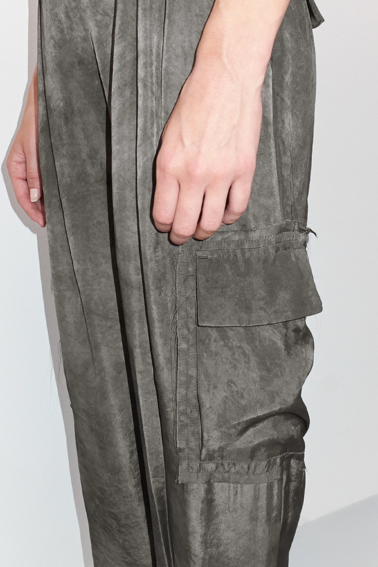 ec-miista-Jaidy-Dark-Grey-Cargo-Trousers-03