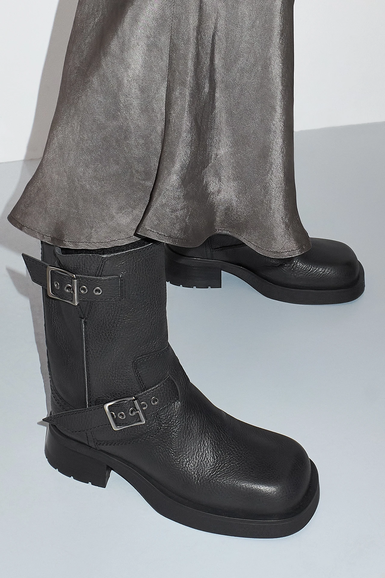 ec-e8-renate-black-boots-04