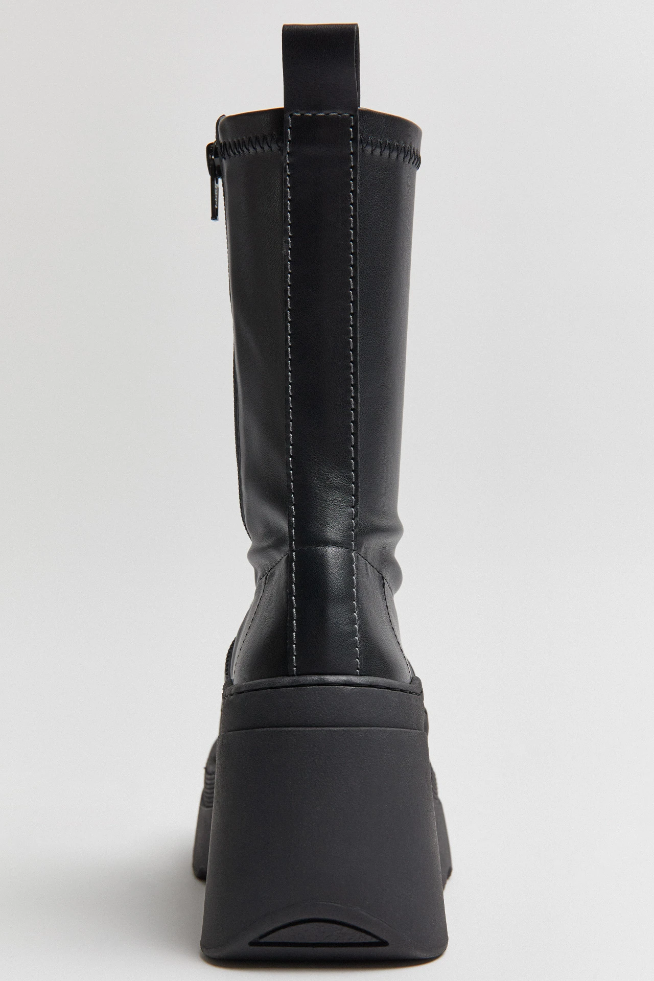 E8-deandra-black-boots-05