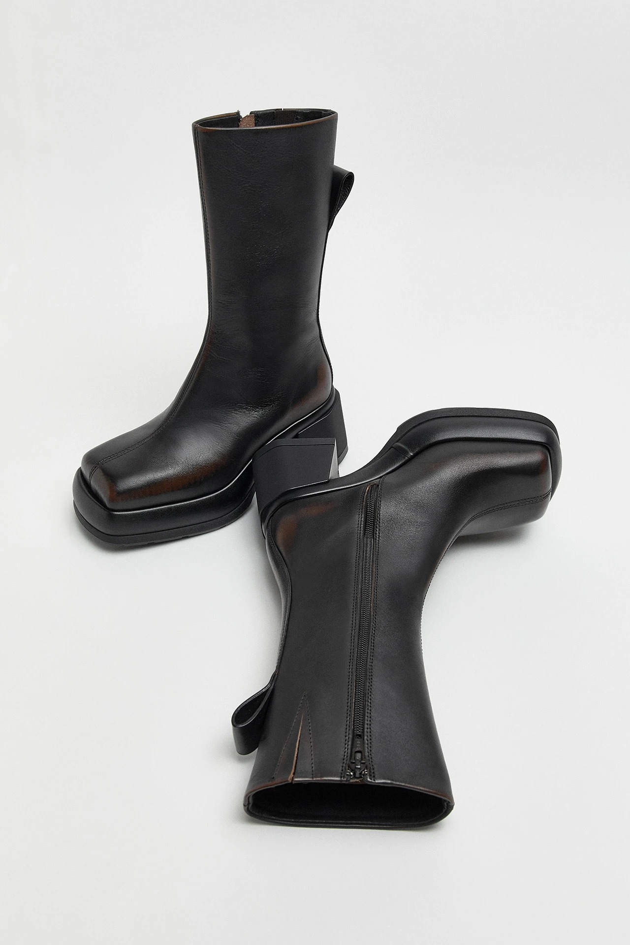 E8-Cassia-Black-Brown-Boots-02