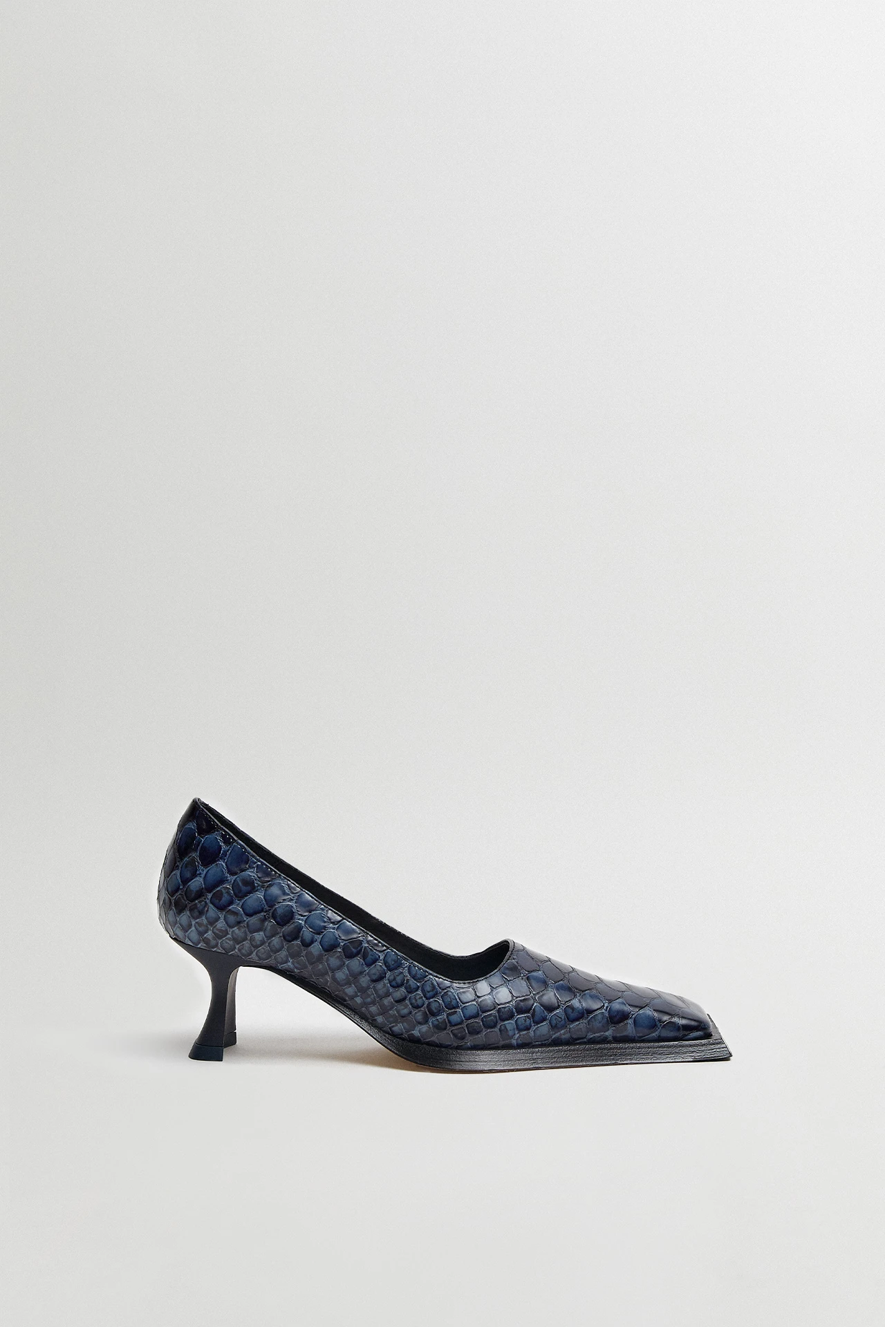 miista-Marith-Navy-Snake-Courts-01