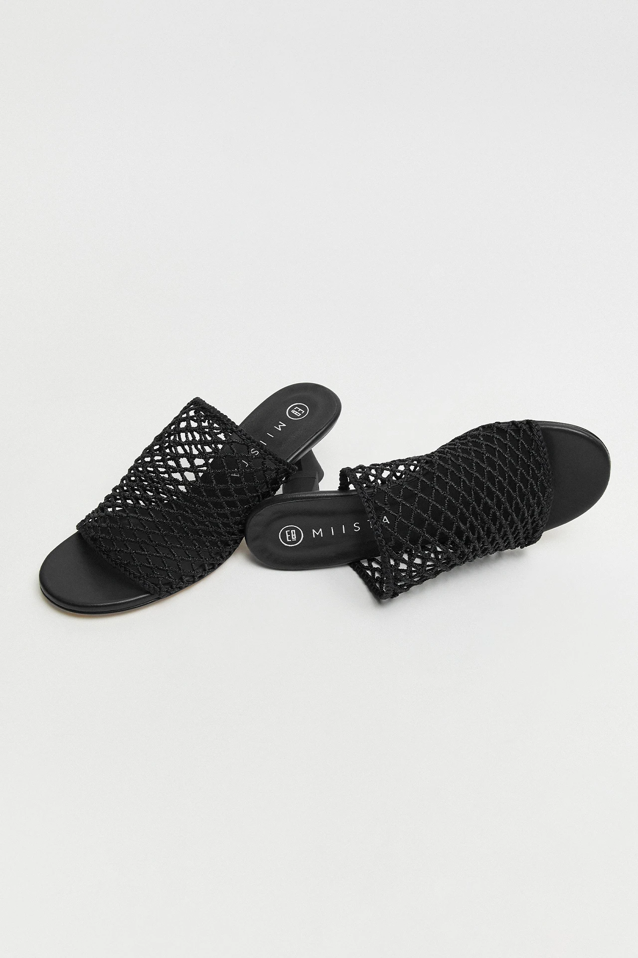 E8-Marilia-Black-Sandal-02