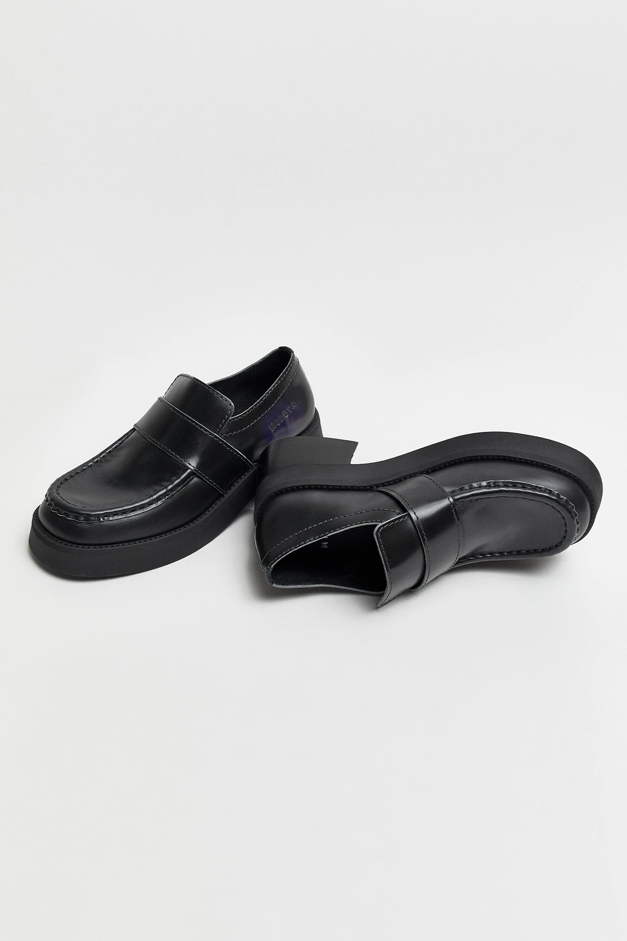 E8-Lib-Black-Grey-Blue-Loafers-02