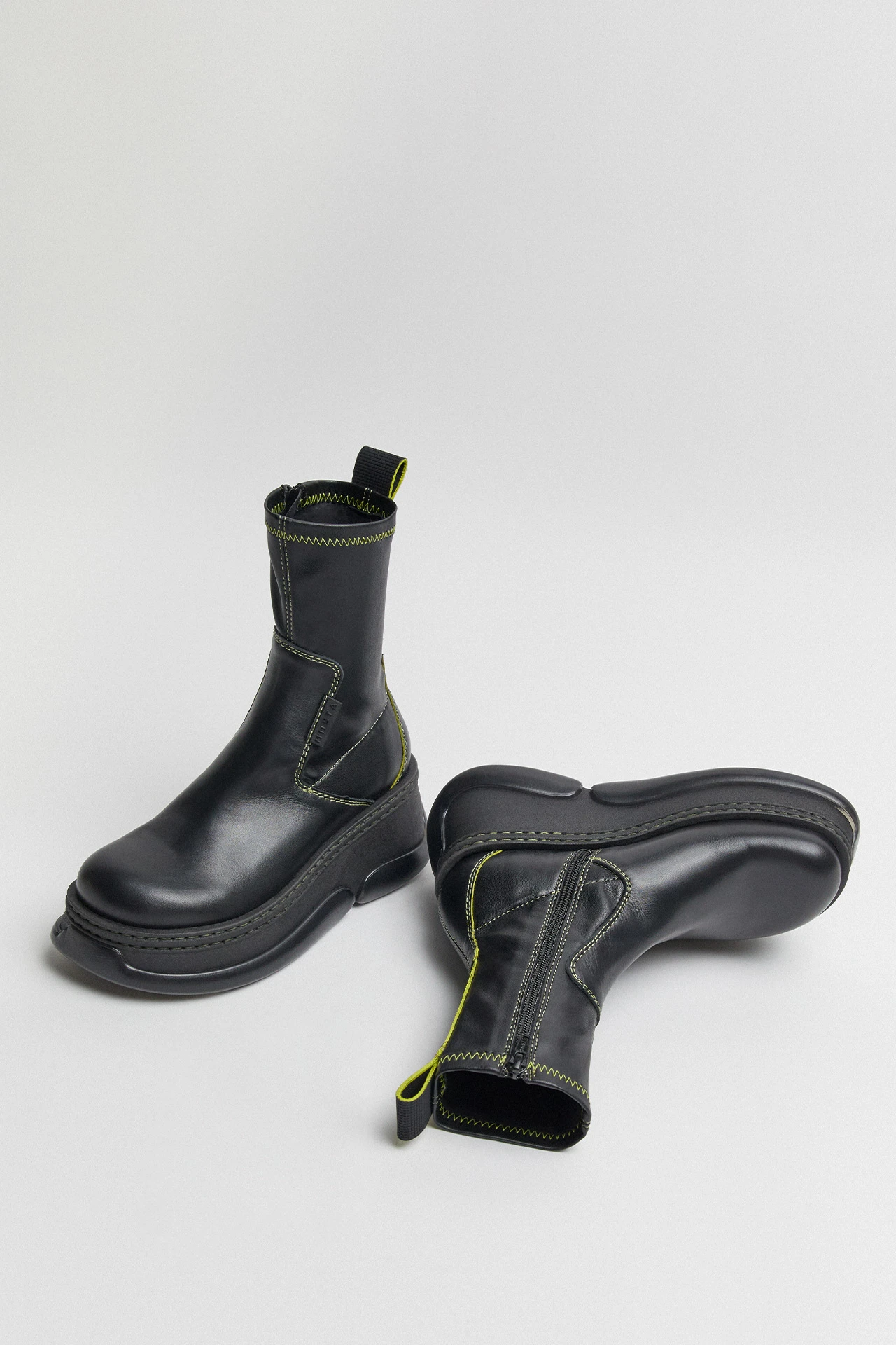 E8-kattrin-black-boots-02