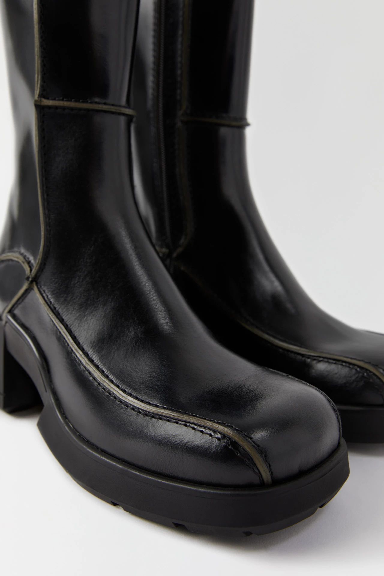 e8-meiko-black-boots-03