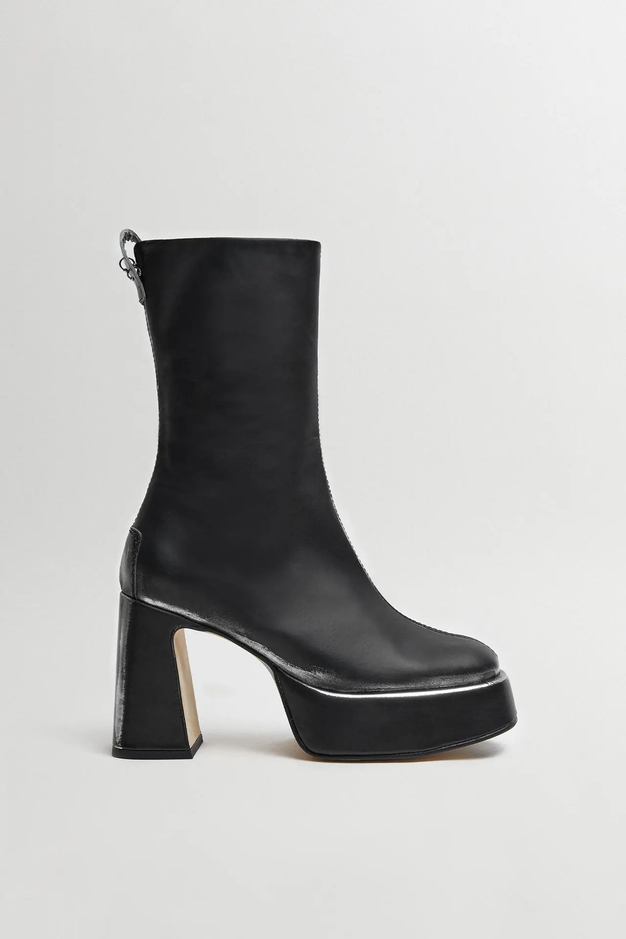 MIISTA-Apple-Black-Silver-Brush-Boots-01