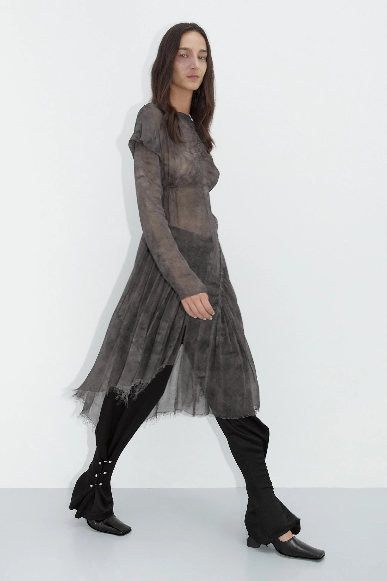 EC-miista-naunet-dark-grey-dress-02