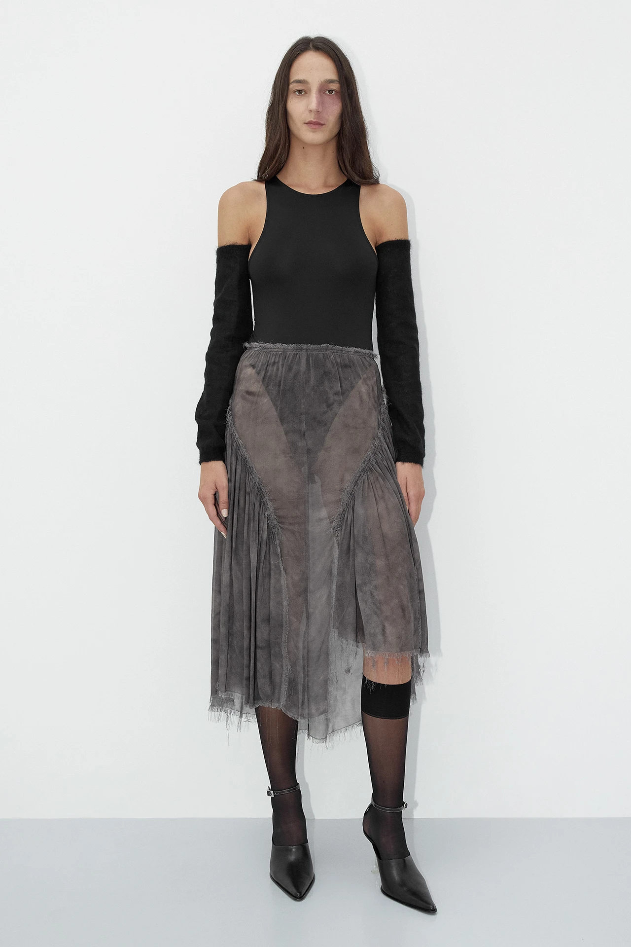 ec-miista-Janessa-Black-Mules-Lenna-Black-Sleeves-griselda-grey-skirt-02