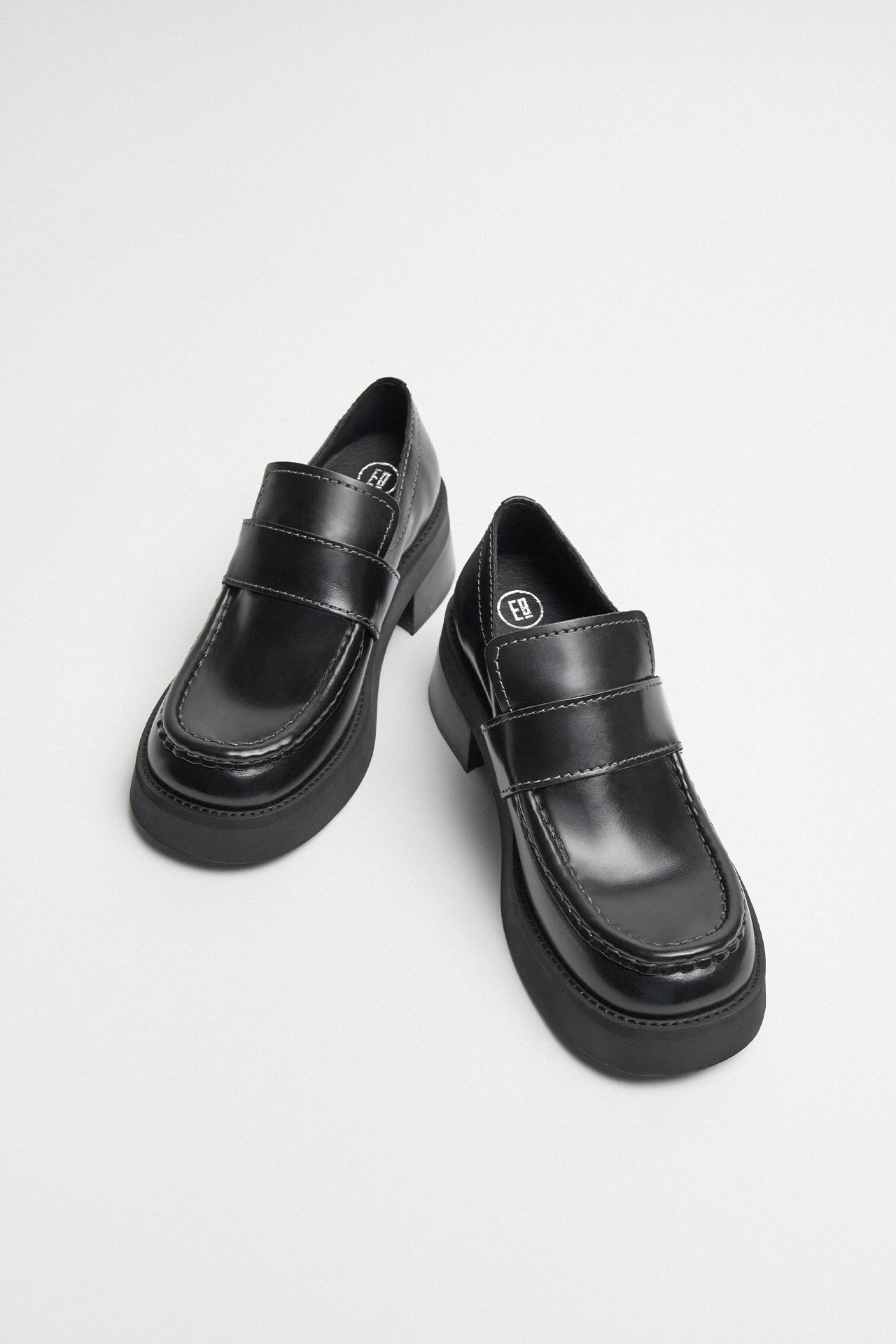E8-lib-black-loafers-04