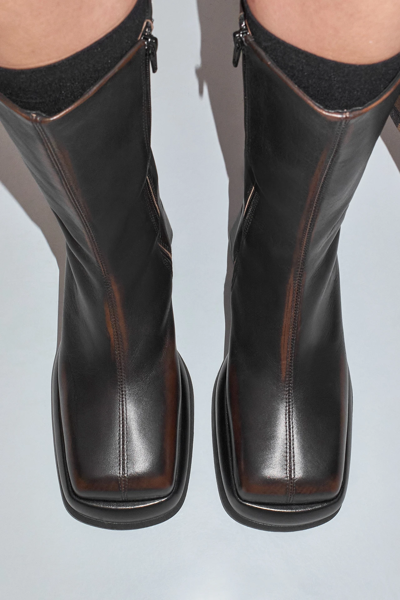 ec-e8-Cassia-Black-Brown-Boots-03