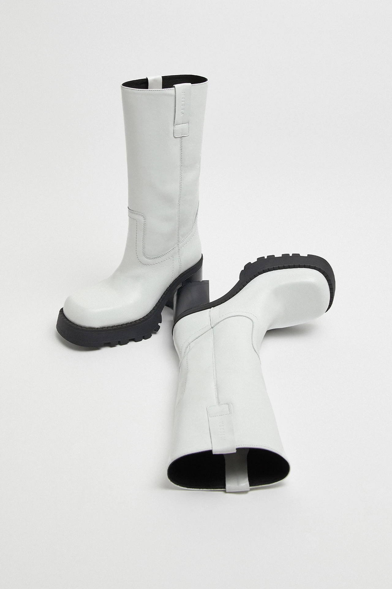 E8-Dionira-White-Tall-Boot-02