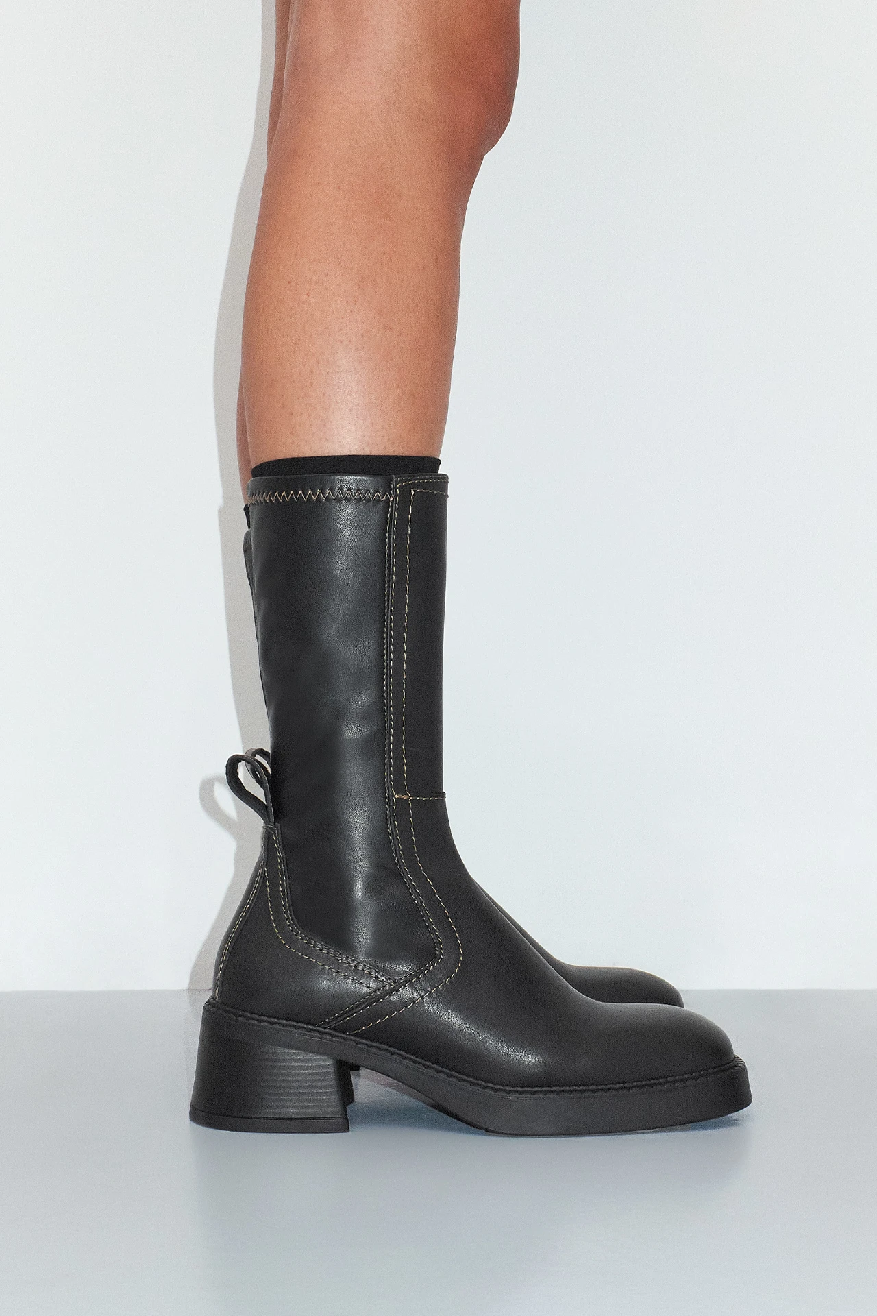 ec-e8-Fabi-Black-Ankle-Boots-03