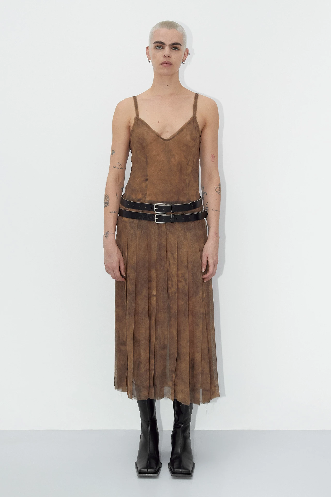 EC-miista-kamila-brown-dress-01