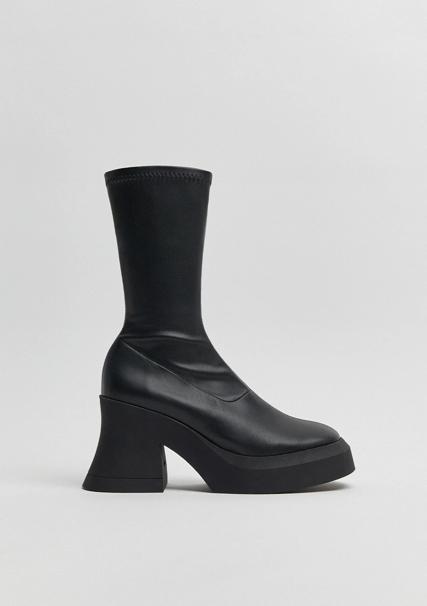 E8-aura-black-boots-CP-1