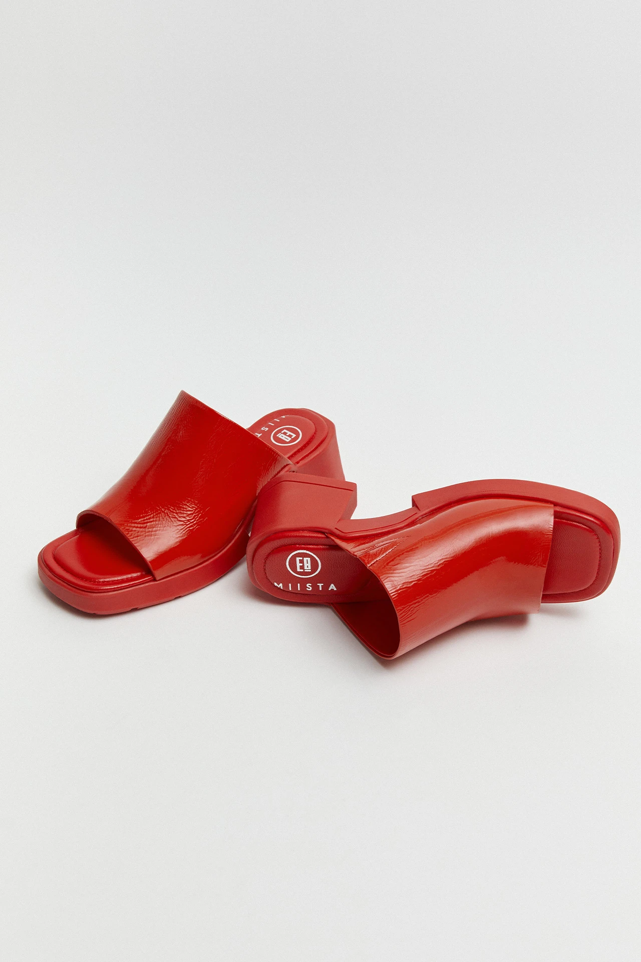 E8-Clarin-Rojo-Mule-Sandal-02