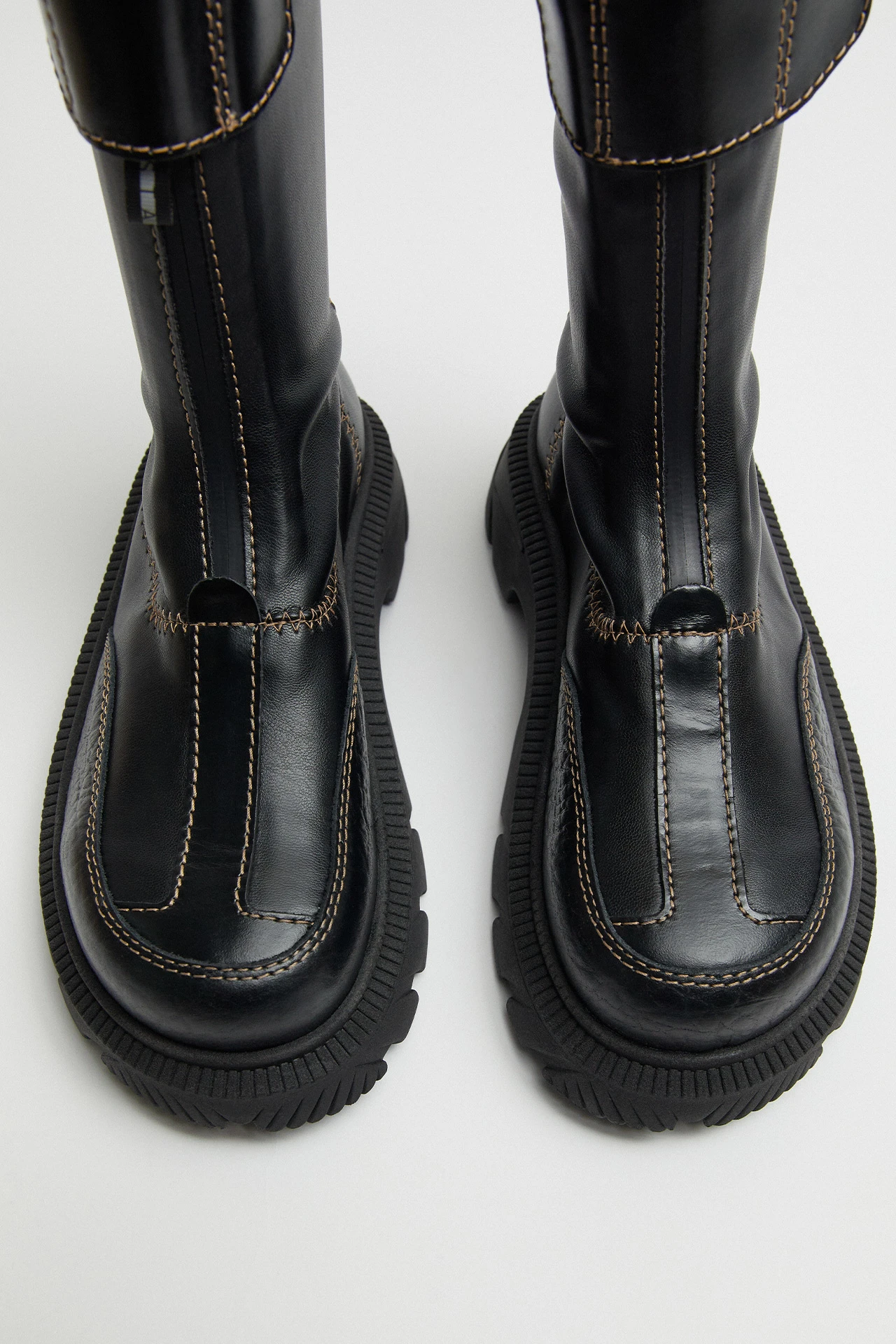 E8-danica-black-beige-ankle-boots-03
