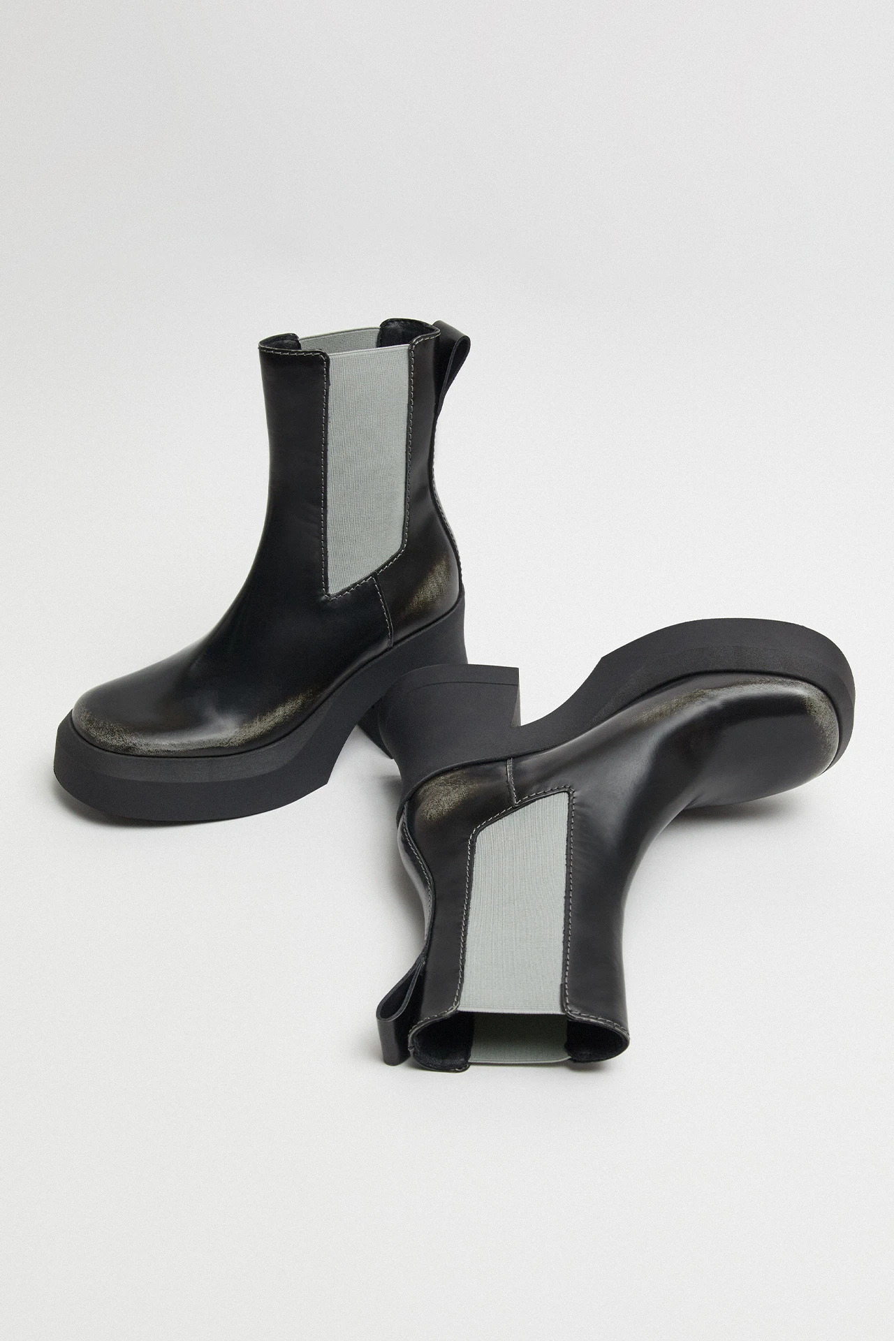 E8-analu-grey-ankle-boots-02