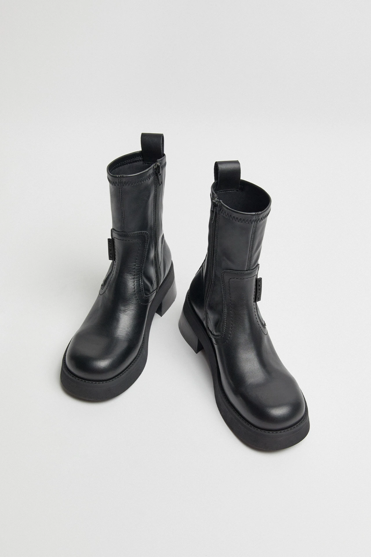 E8-oliana-black-ankle-boots-04