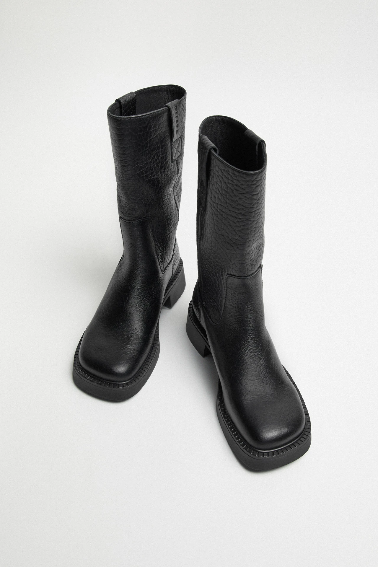 E8-aron-black-boots-04