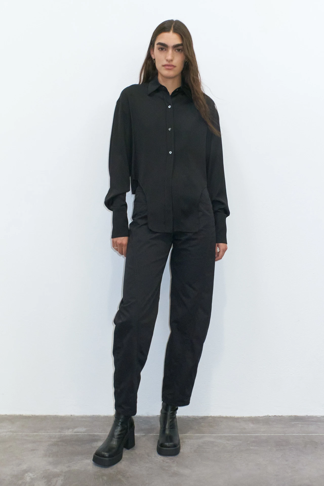 EC-miista-marques-black-shirt-abai-black-trousers-01
