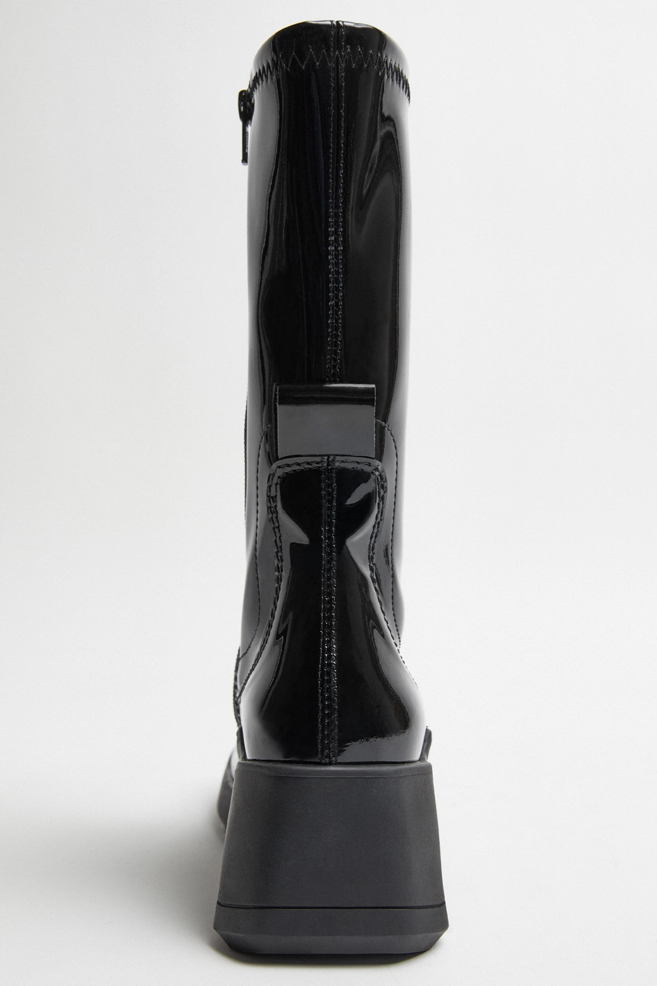 E8-viken-black-patent-boots-05