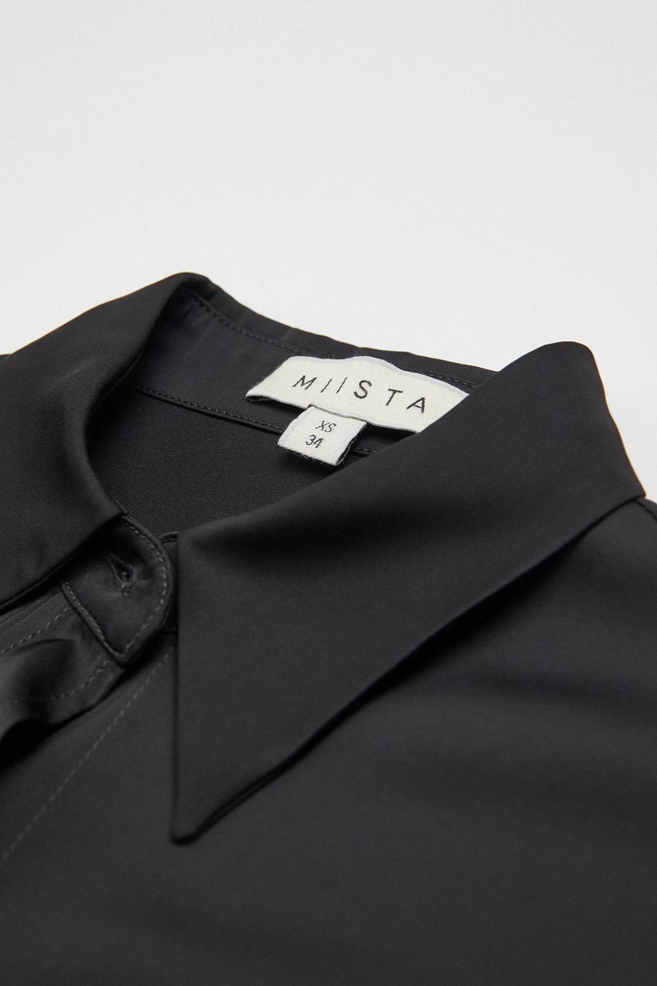 Miista-marques-black-shirt-02
