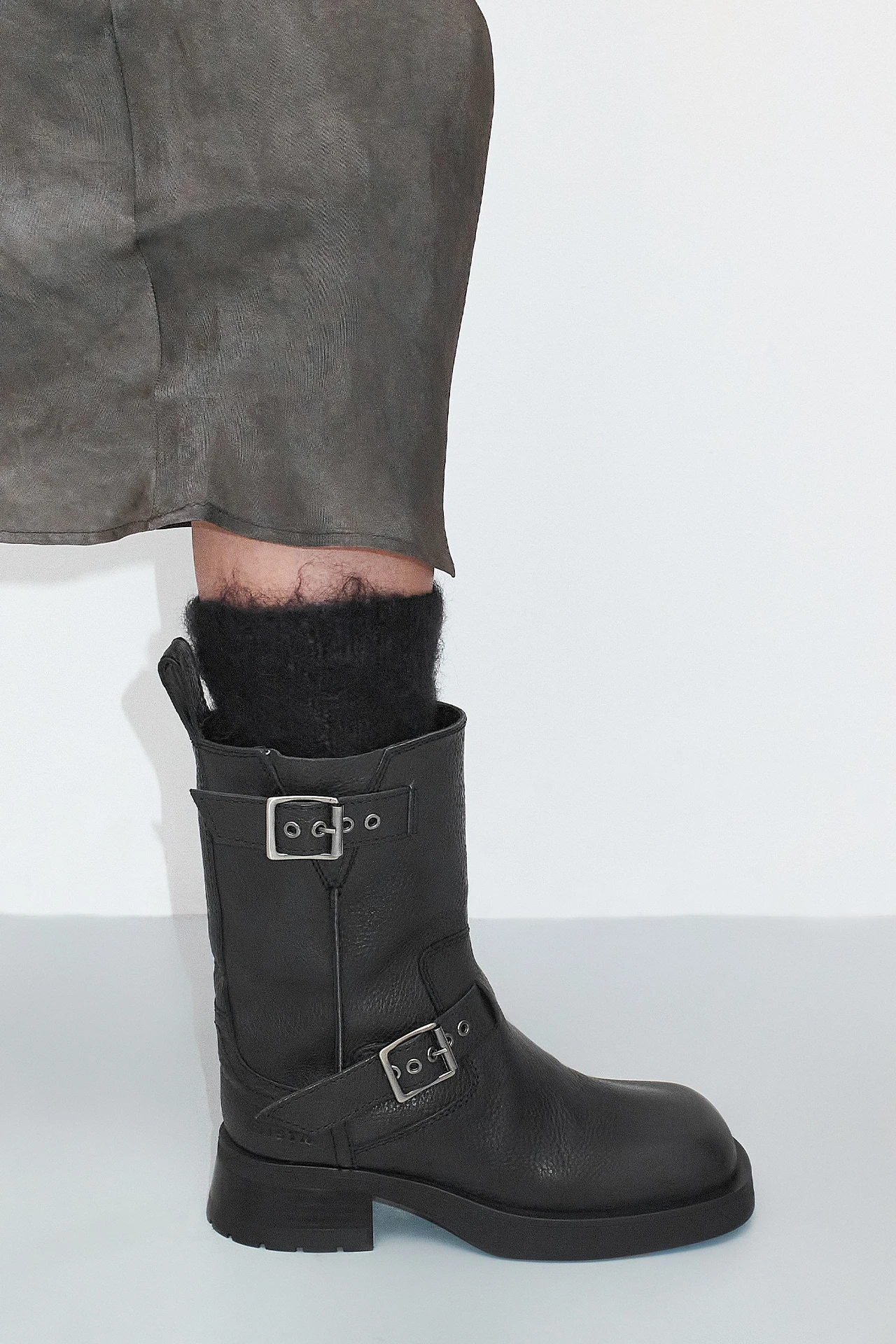 ec-e8-renate-black-boots-02