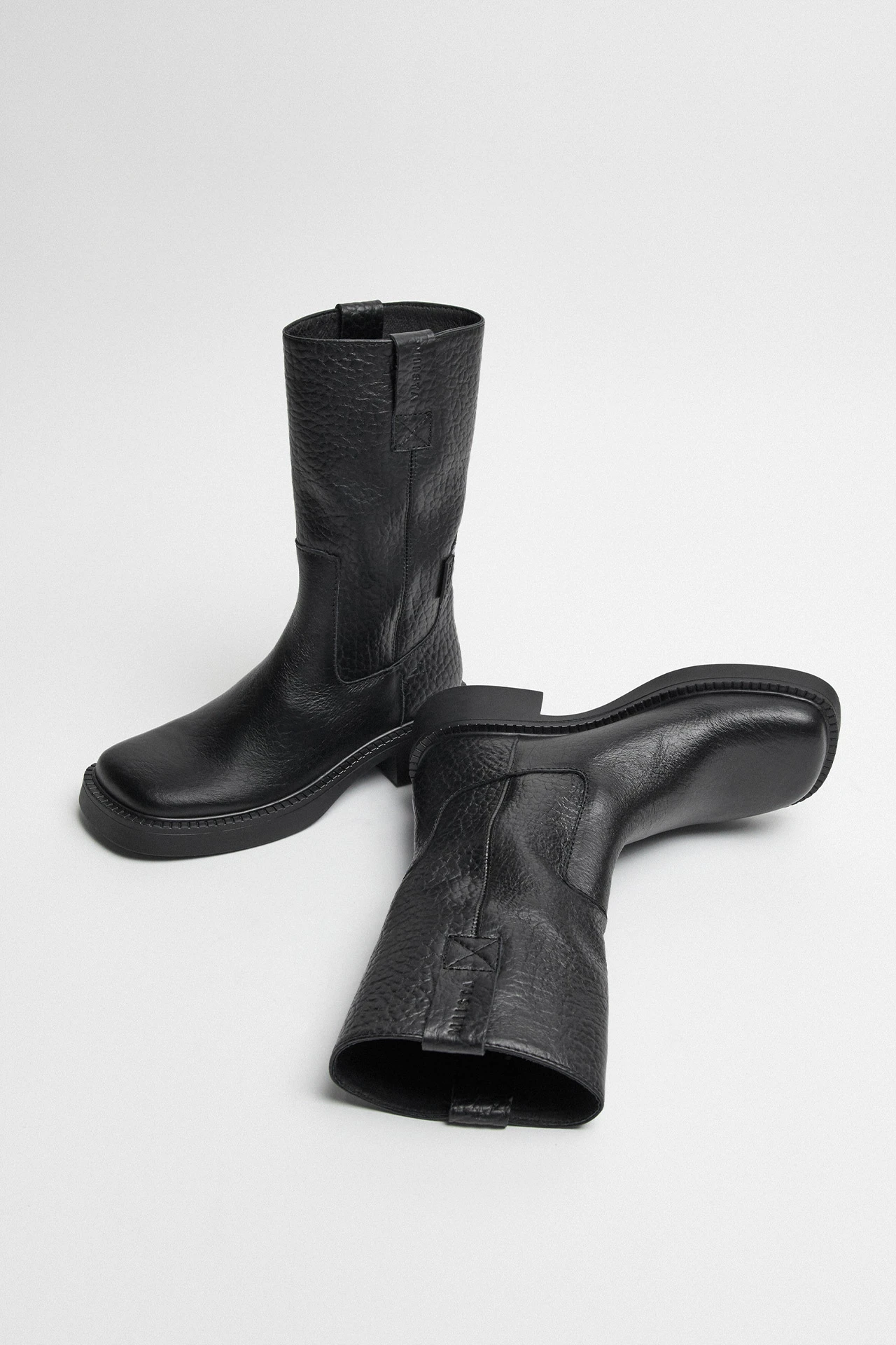 E8-aron-black-boots-02