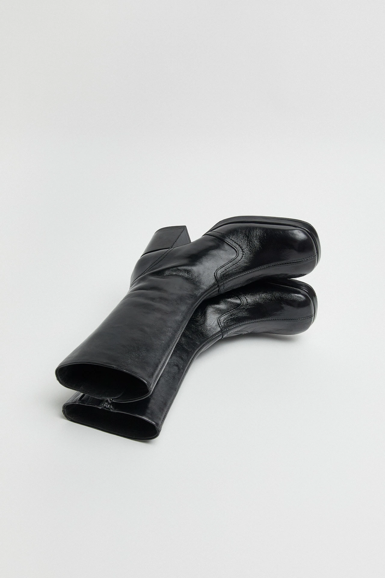 Miista-cass-black-crinkle-boots-03