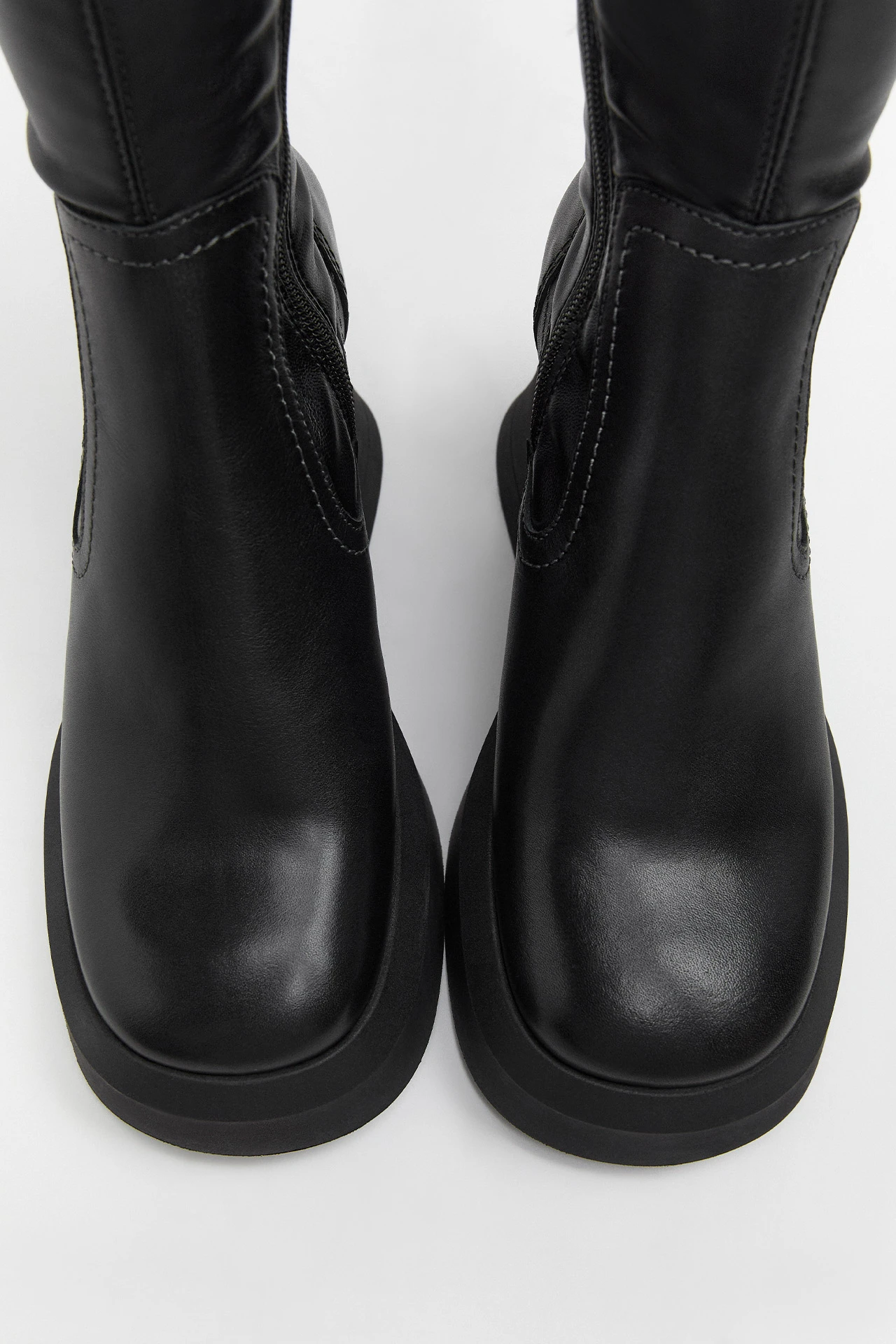 E8-birte-black-boots-02