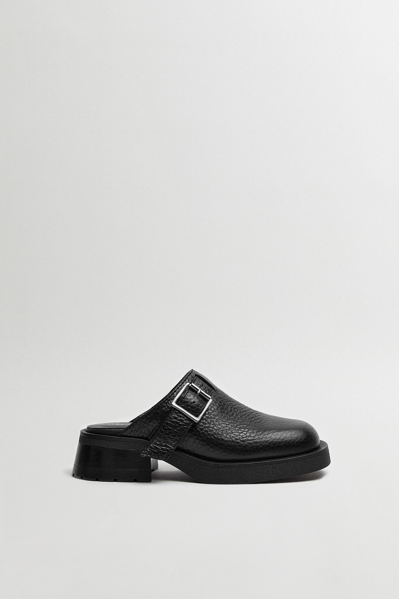 E8-aroa-black-buckled-mules-01