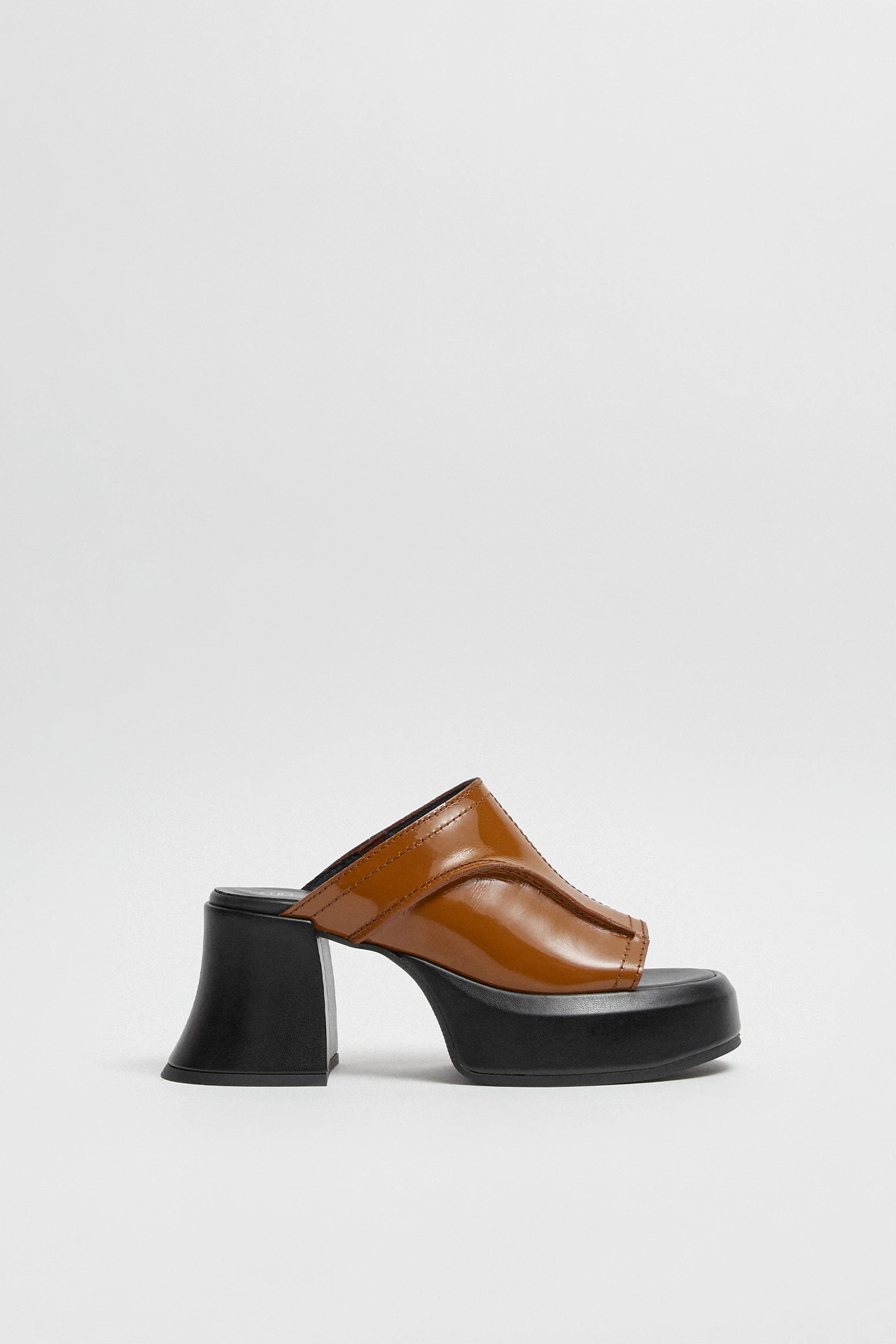 E8-Lota-Chocolate-Sandal-01