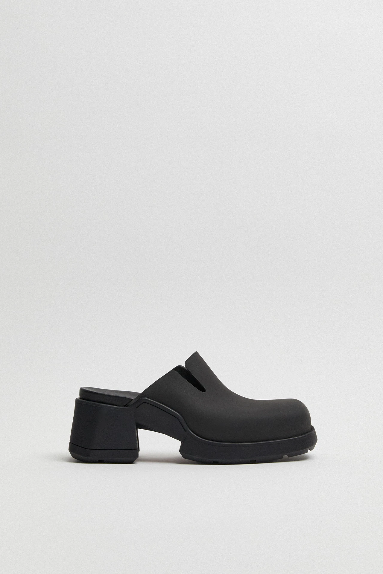 E8-blissa-black-mules-01