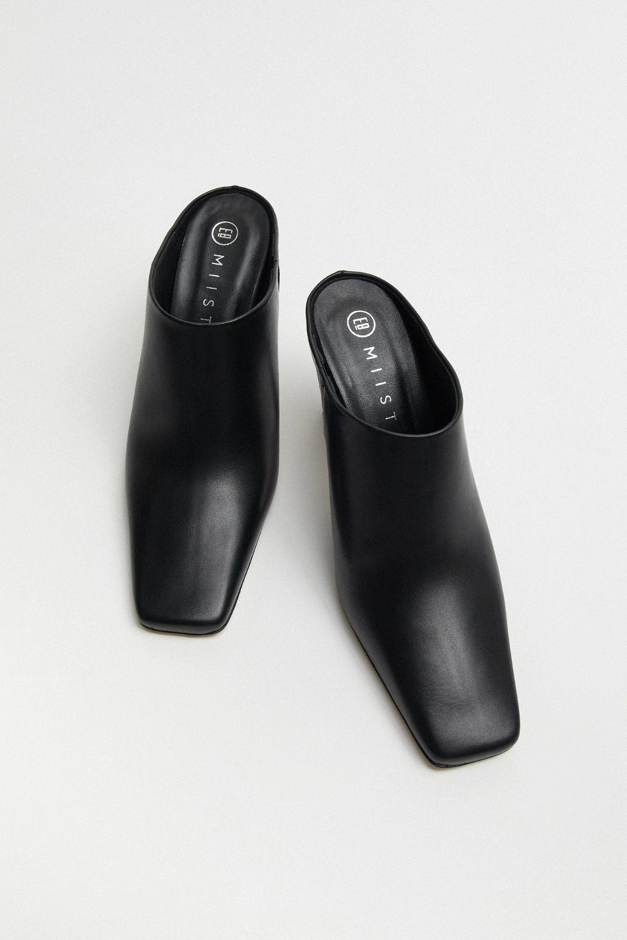 E8-Manuela-Black-Mule-03